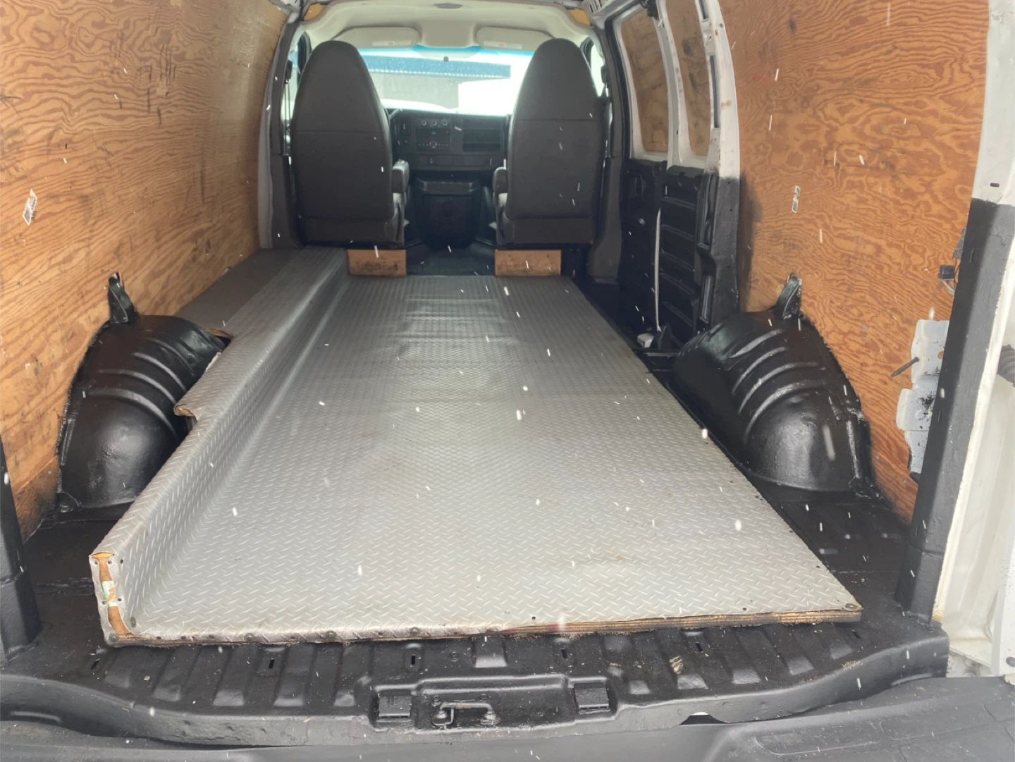 GMC Savana Cargo Van - photo 4