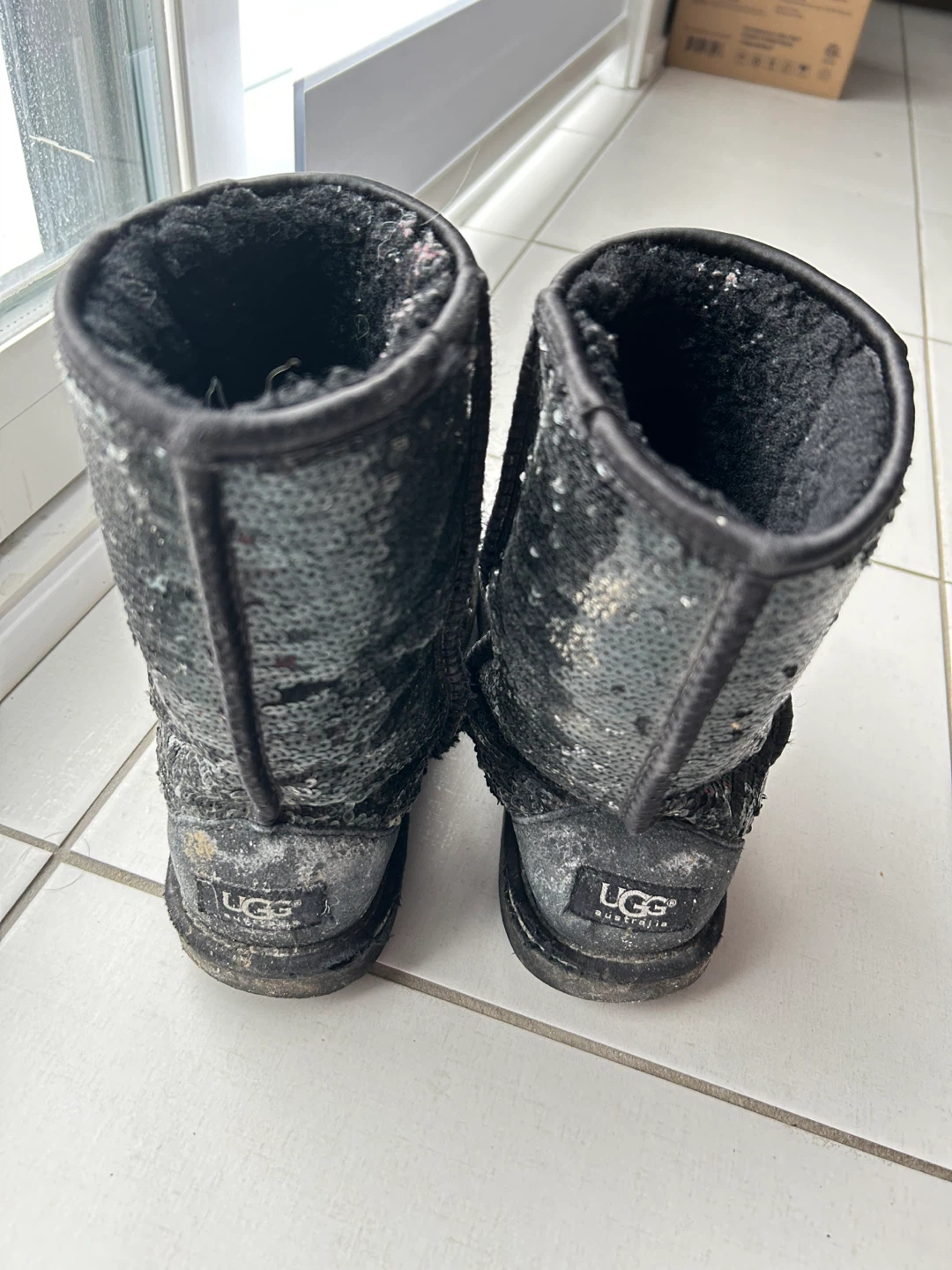 🧡Preowned Ugg boots Shimmering Sequin Minor Wear & Tear size 8 - photo 2