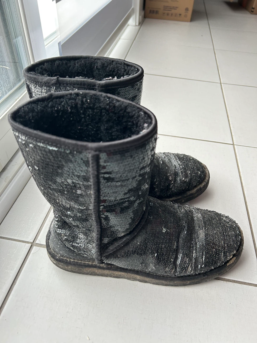 🧡Preowned Ugg boots Shimmering Sequin Minor Wear & Tear size 8 - photo 3