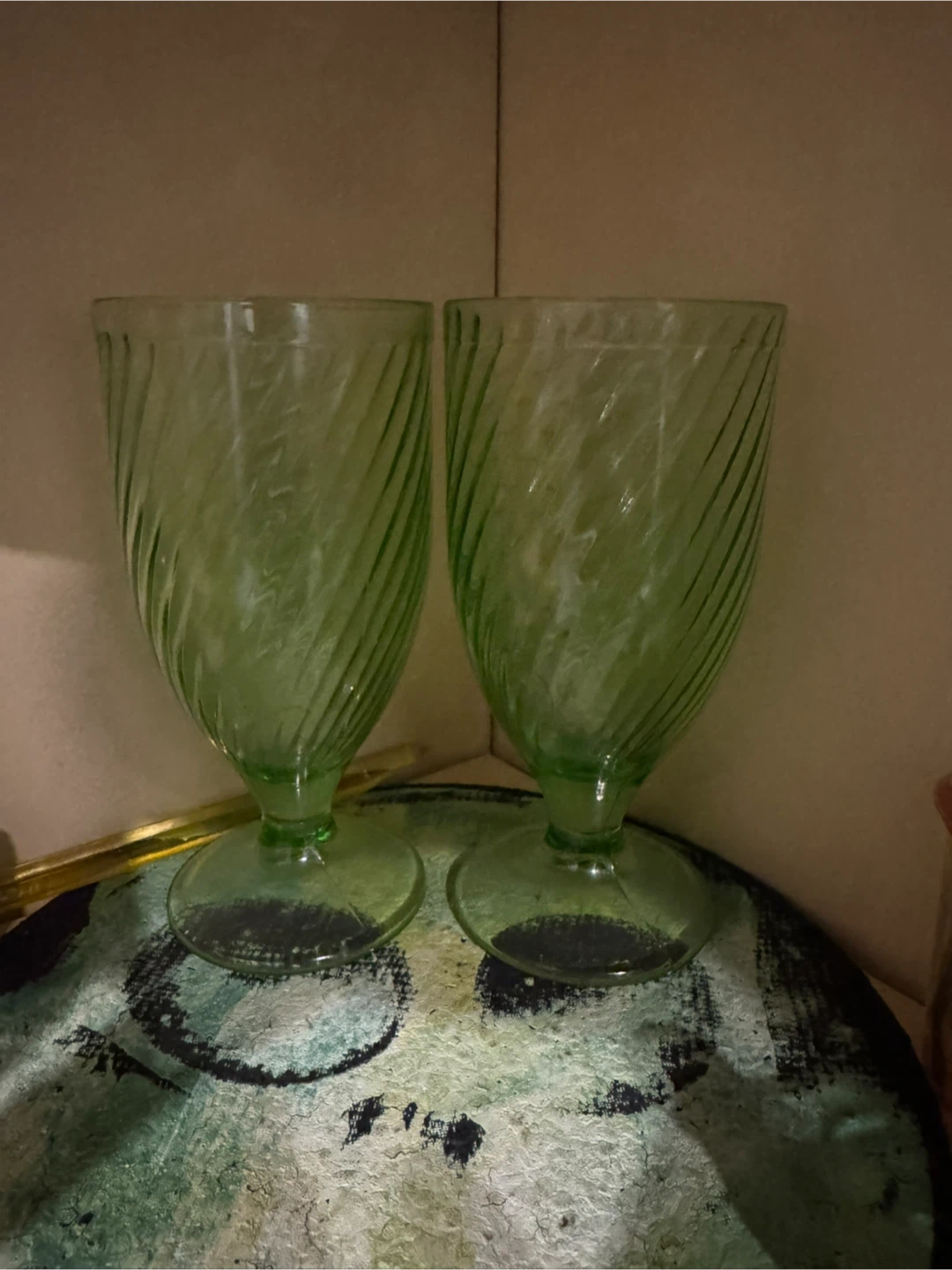Set of 2 Green Swirl Glasses uranium glass