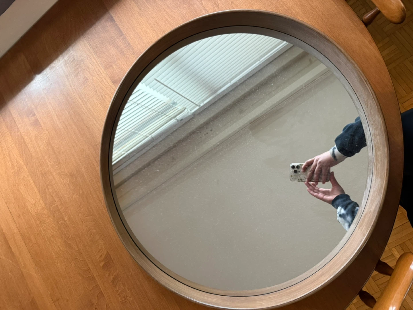 Asymmetrical round mirror