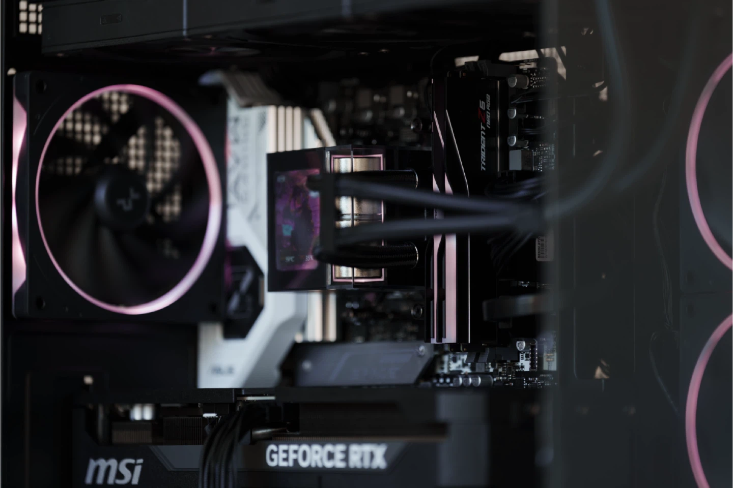 BRAND NEW 9850X3D + RTX 5070 Ti OC Gaming PC | 32GB DDR5 | 2TB - photo 5