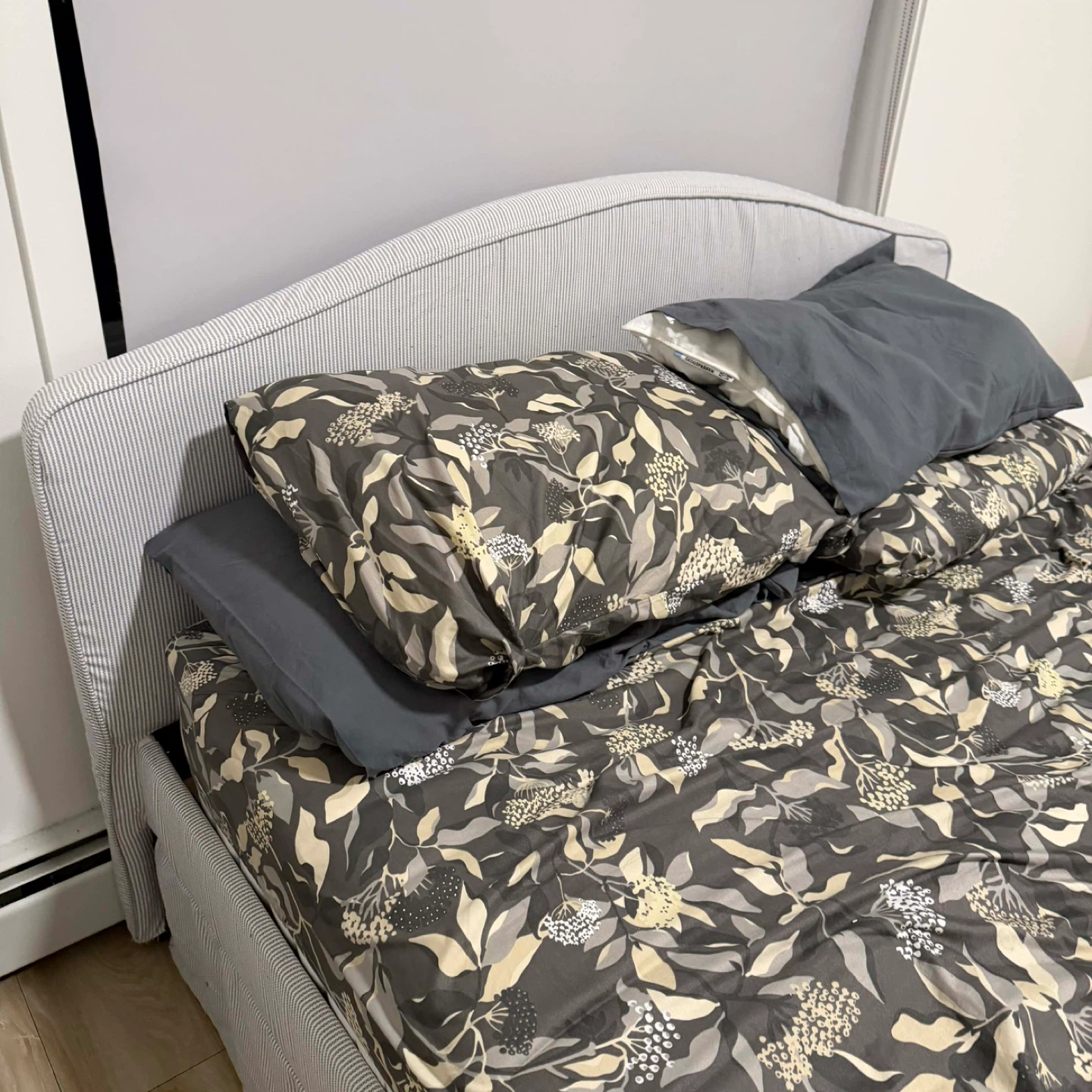 Queen Size Bed with Mattress - photo 3