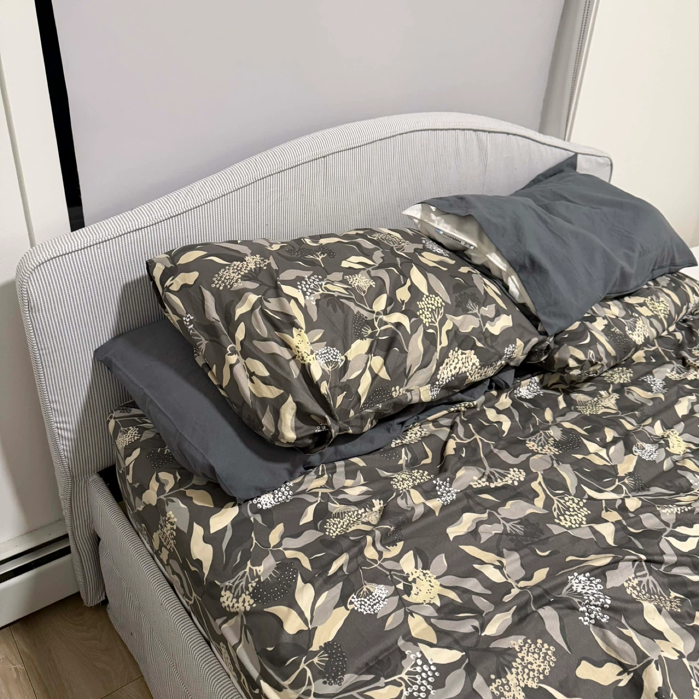Queen Size Bed with Mattress - photo 2