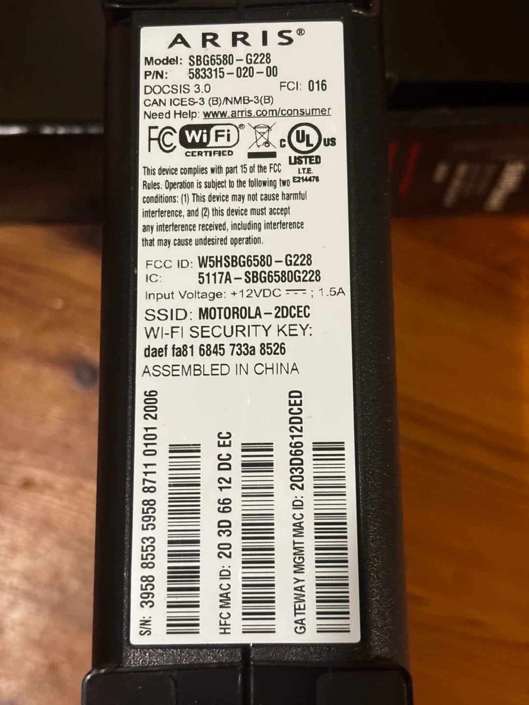 ARRIS SURFboard Cable Modem & Wi-Fi Router N300 SBG6580 - photo 4