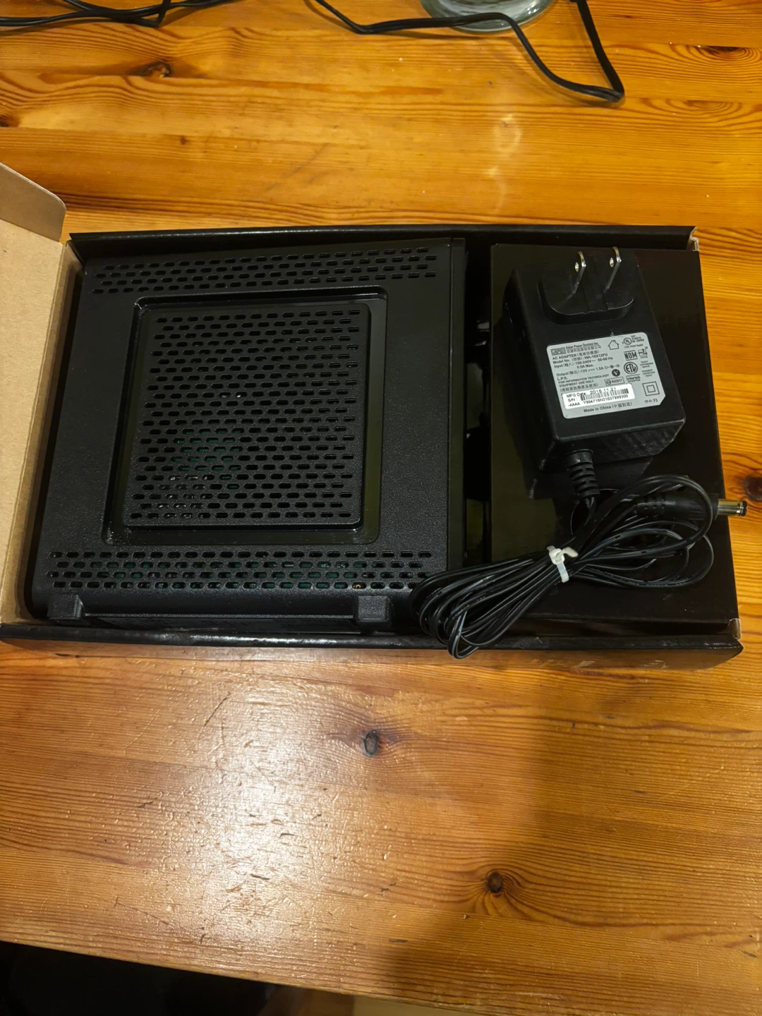 ARRIS SURFboard Cable Modem & Wi-Fi Router N300 SBG6580 - photo 2