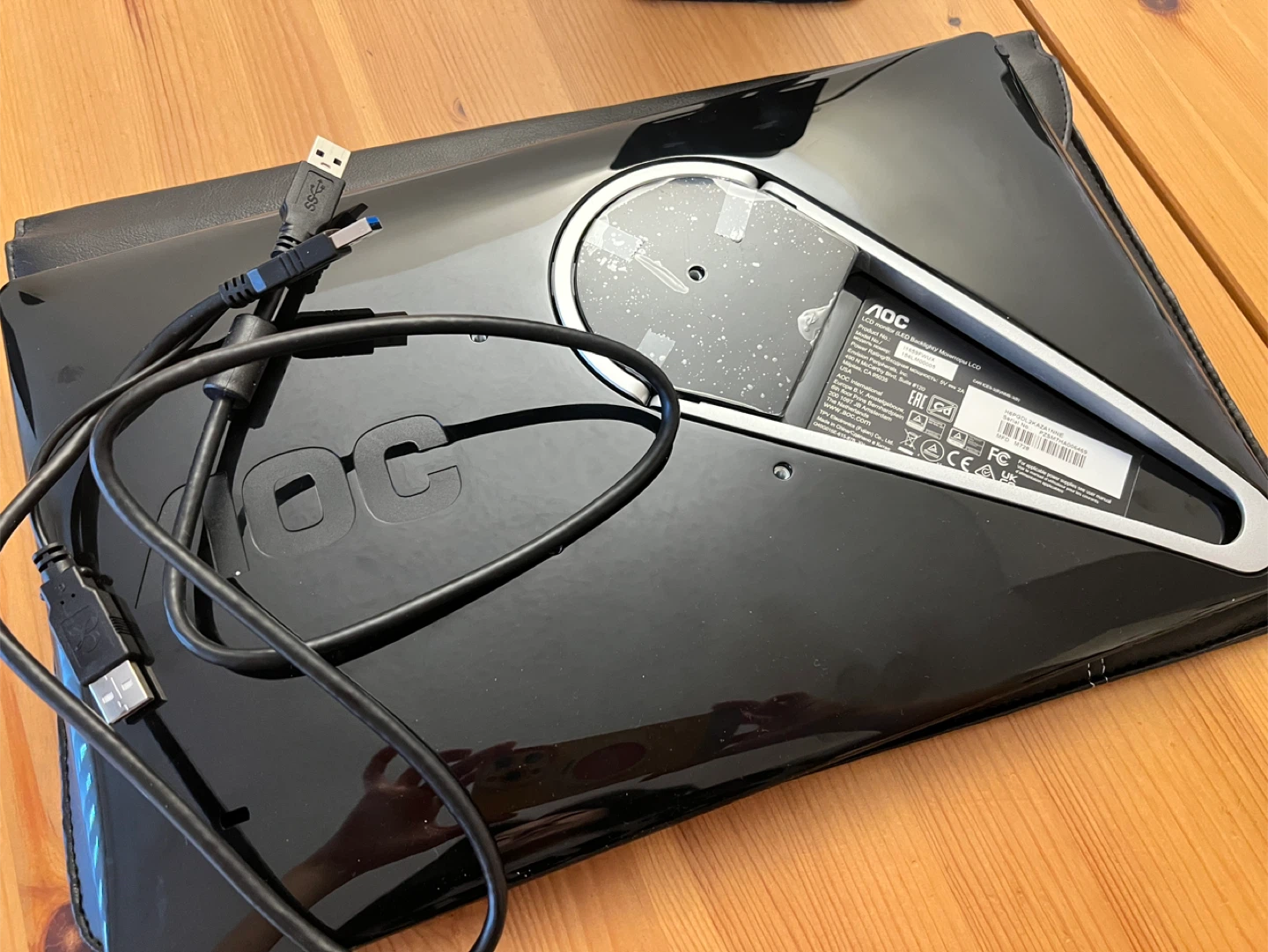 LIKE NEW- 16” AOC Portable USB  LED Monitor - photo 4
