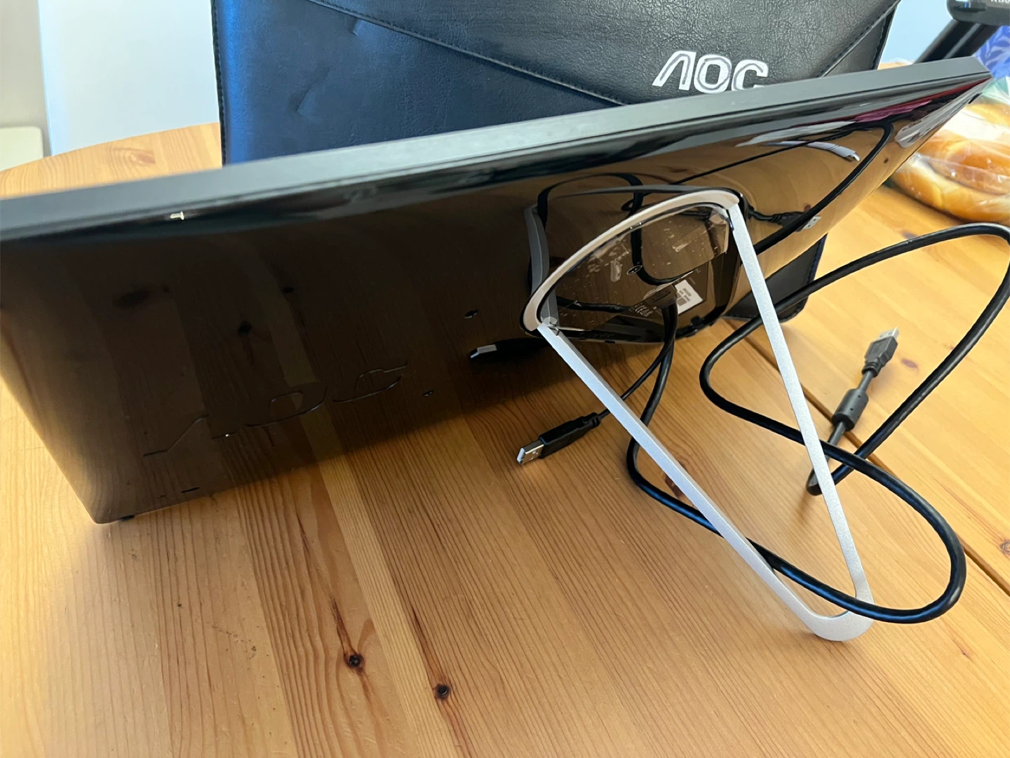 LIKE NEW- 16” AOC Portable USB  LED Monitor - photo 5