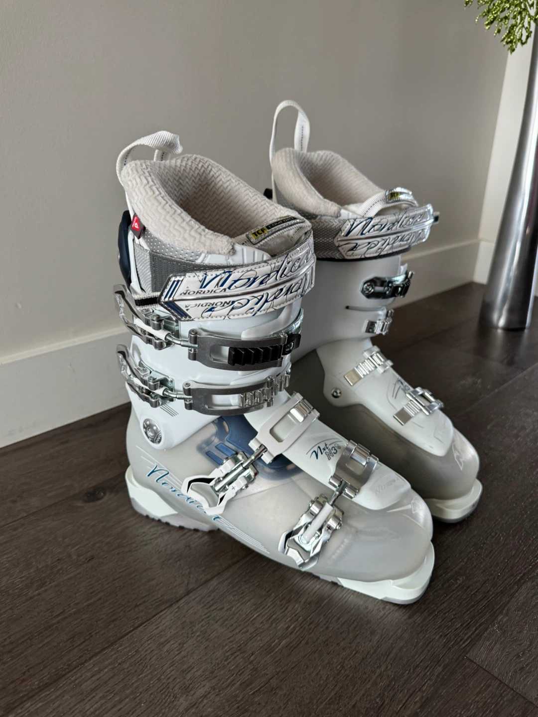 Nordica Ski Boots Size 25.5 - photo 2