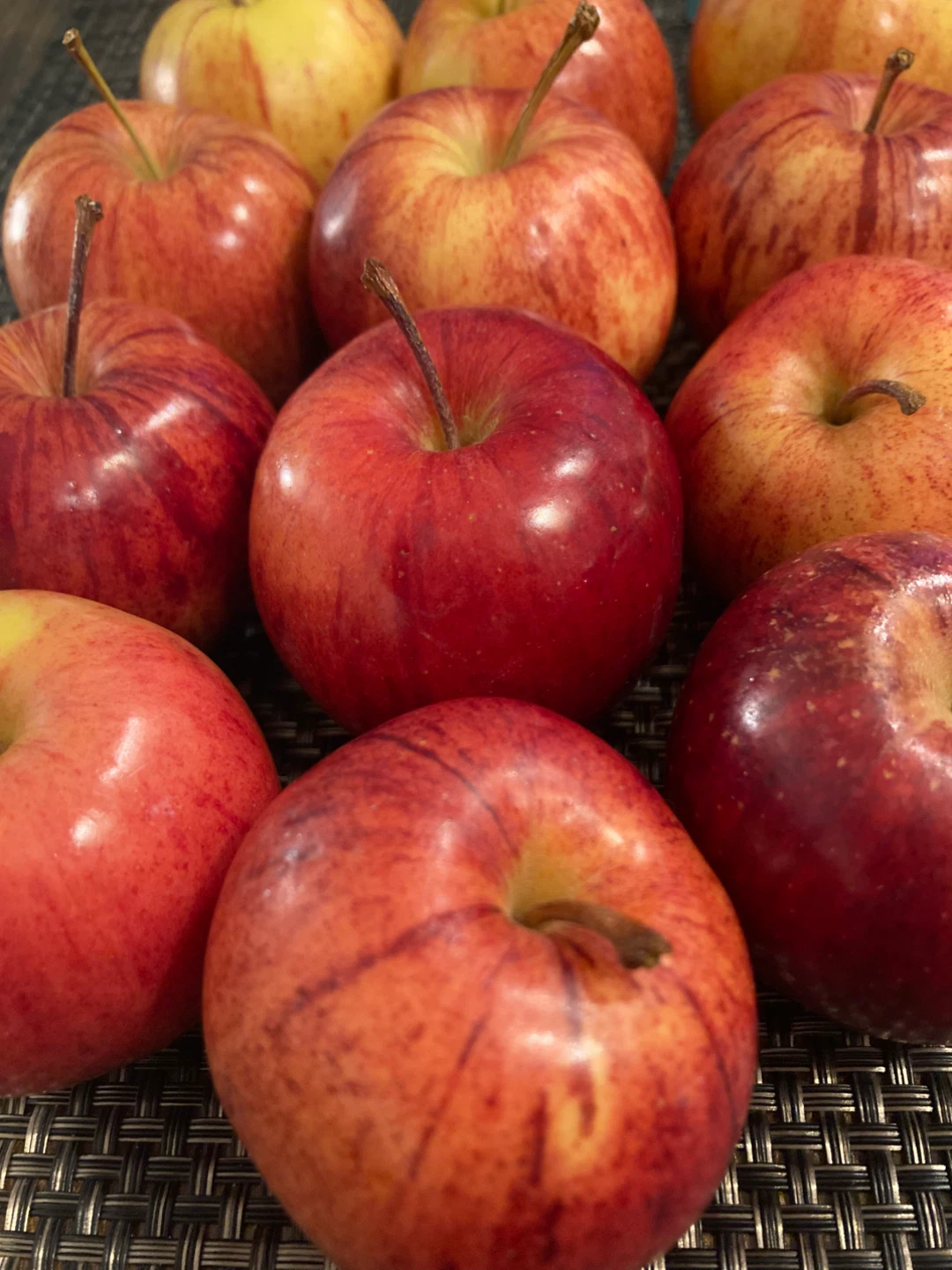 12 Apples