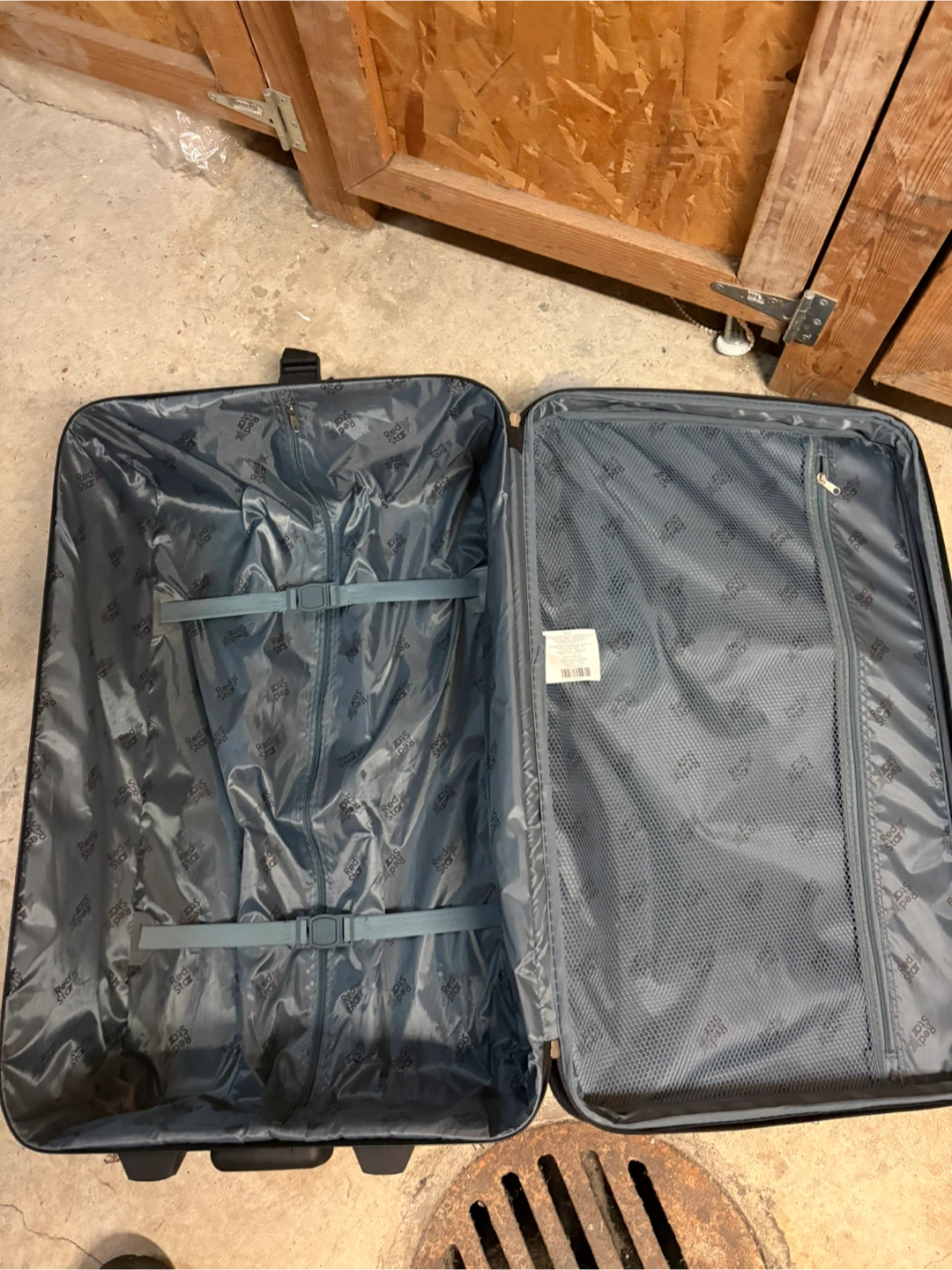 Red Star Luggage Spinner Suitcase - photo 3