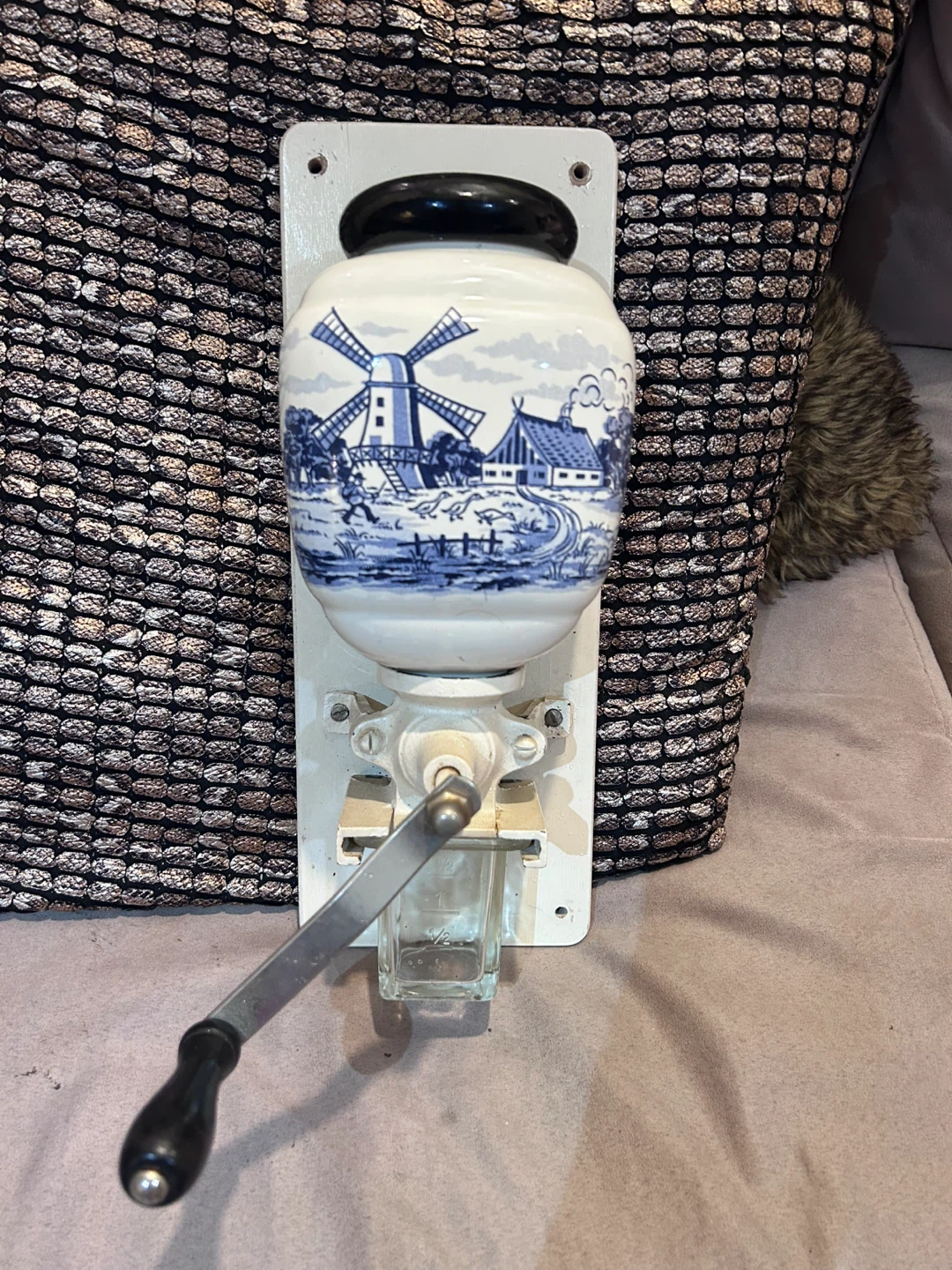 Wall mounted manual Dutch coffee grinder