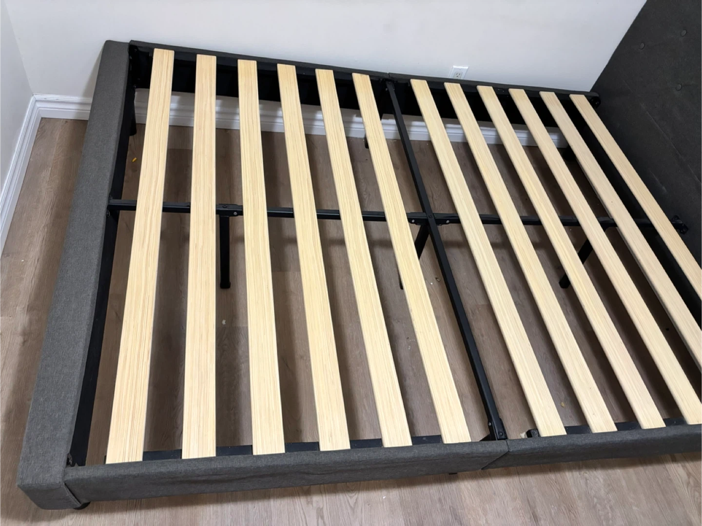 Queen Bed+Bedframe