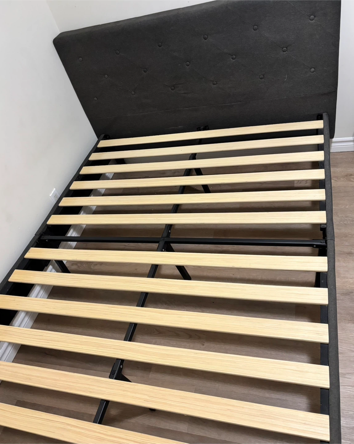 Queen Bed+Bedframe - photo 2