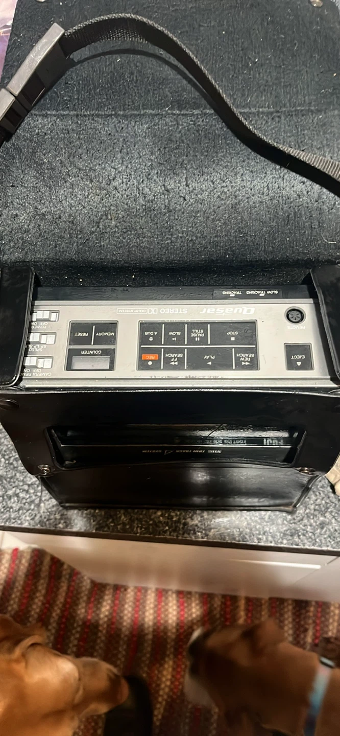 Quasar Portable VHS VCR Player with Case - photo 2