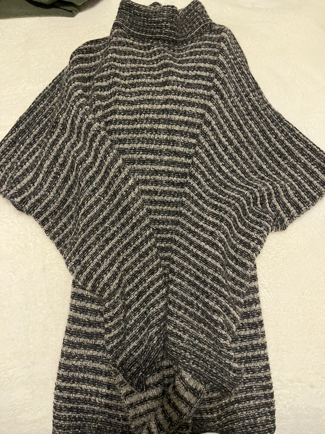 Selling as a LOT!! Oversized sweaters ponchos etc. DETAILS BELOW - photo 4