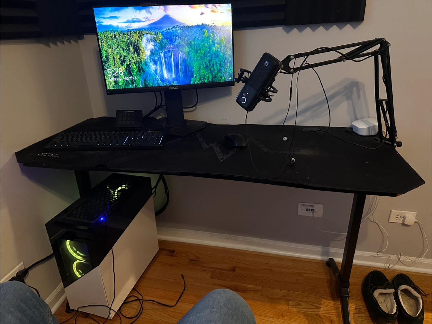 Gaming Desk w/ full desk mousepad - photo 2