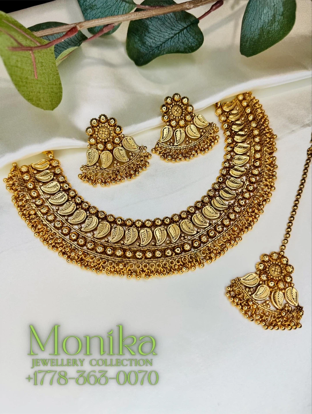 Gold plated Necklace and Earring Set with Tikka