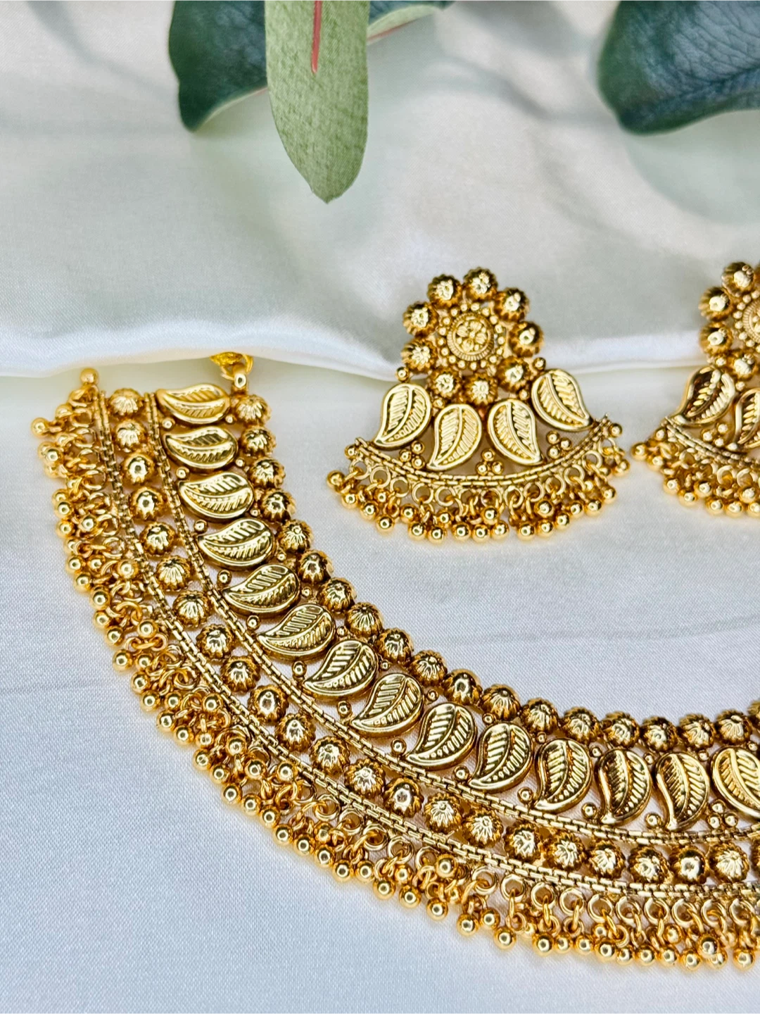 Gold plated Necklace and Earring Set with Tikka - photo 2