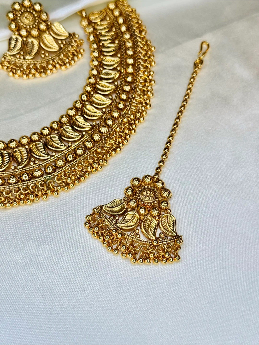 Gold plated Necklace and Earring Set with Tikka - photo 3