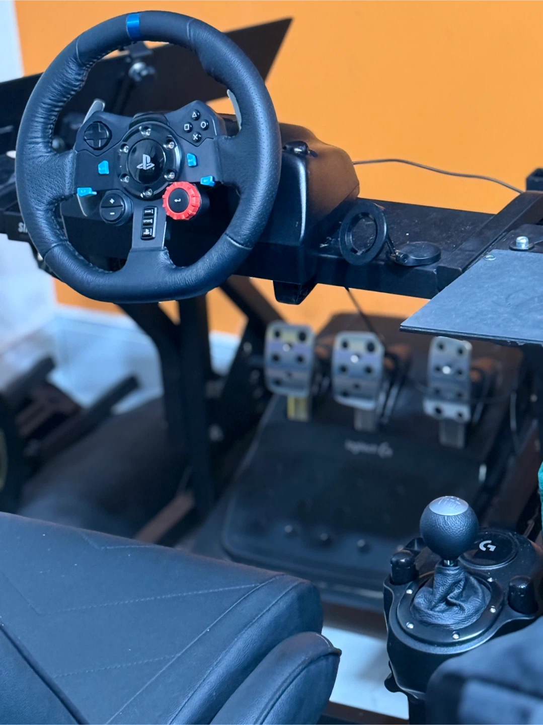 Logitech G G923 Racing Wheel and Pedals