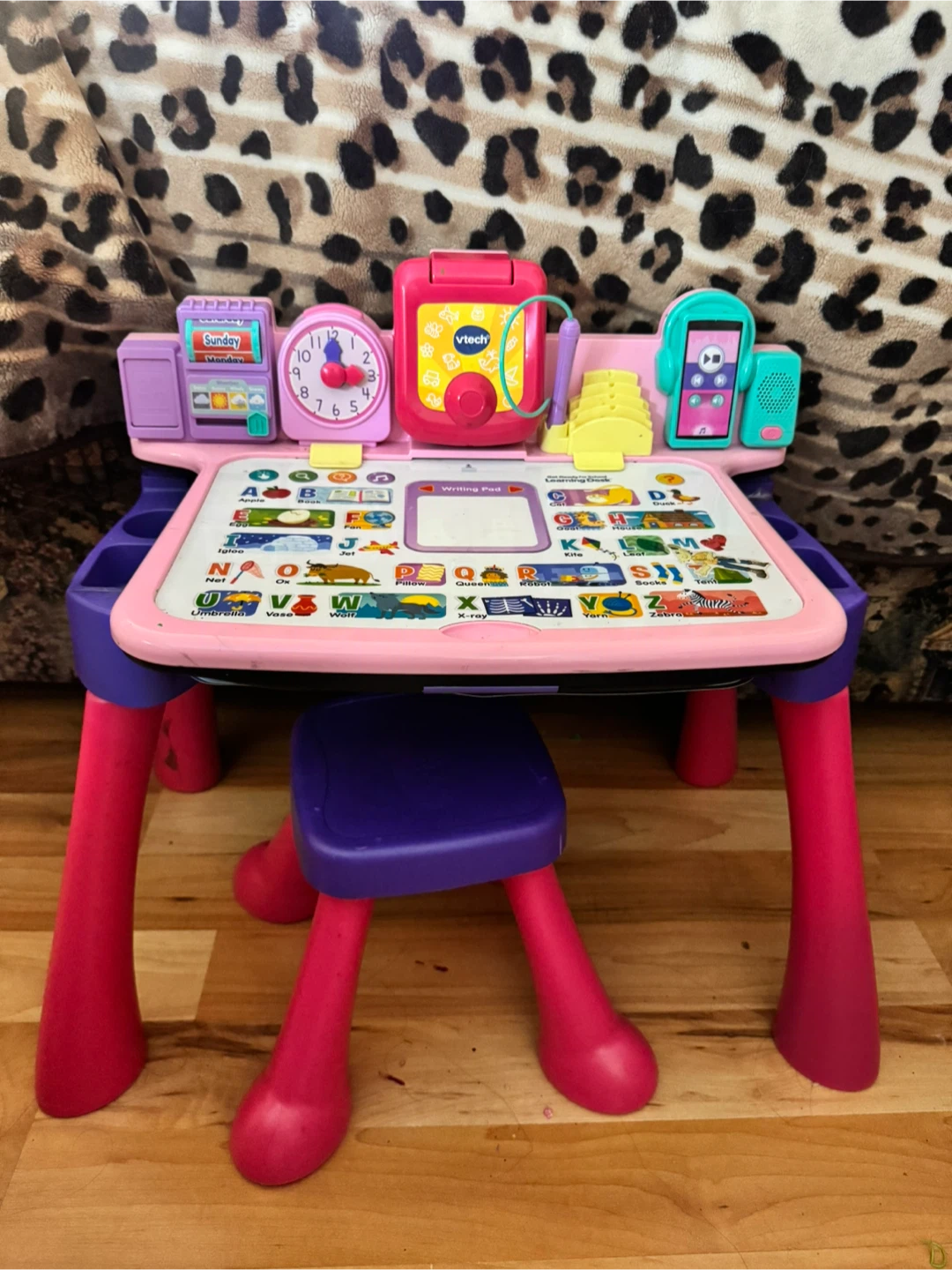 VTech Touch and Learn Activity Desk - photo 2