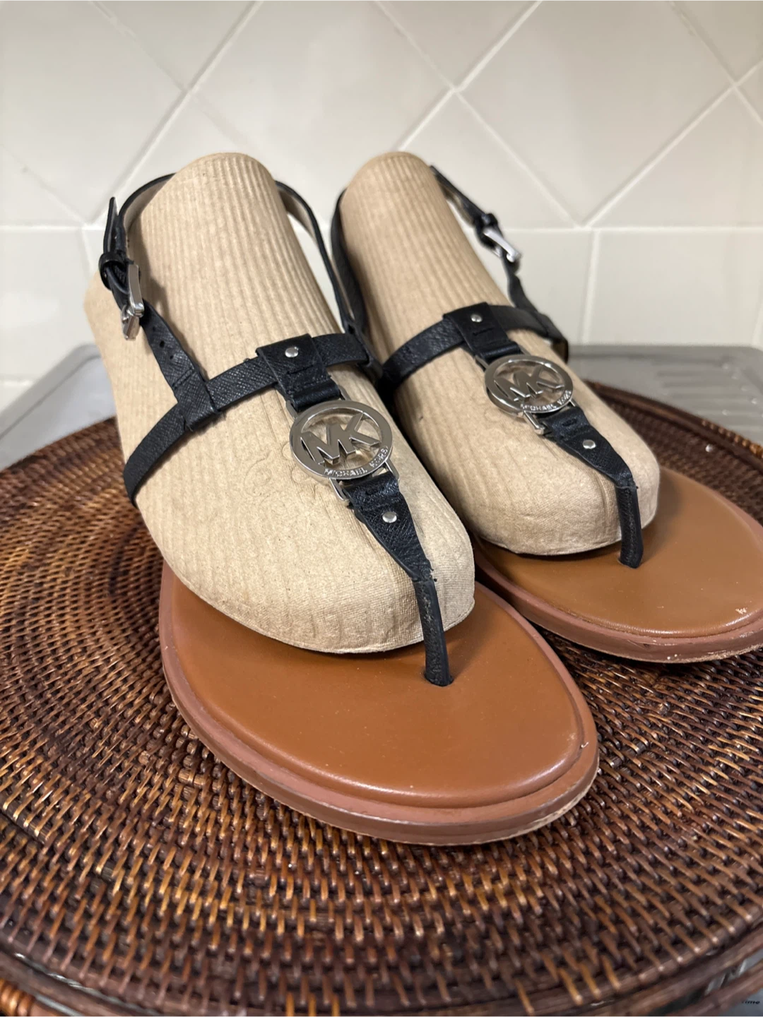 Michael Kors Black Leather Thong Sandals Size 8M