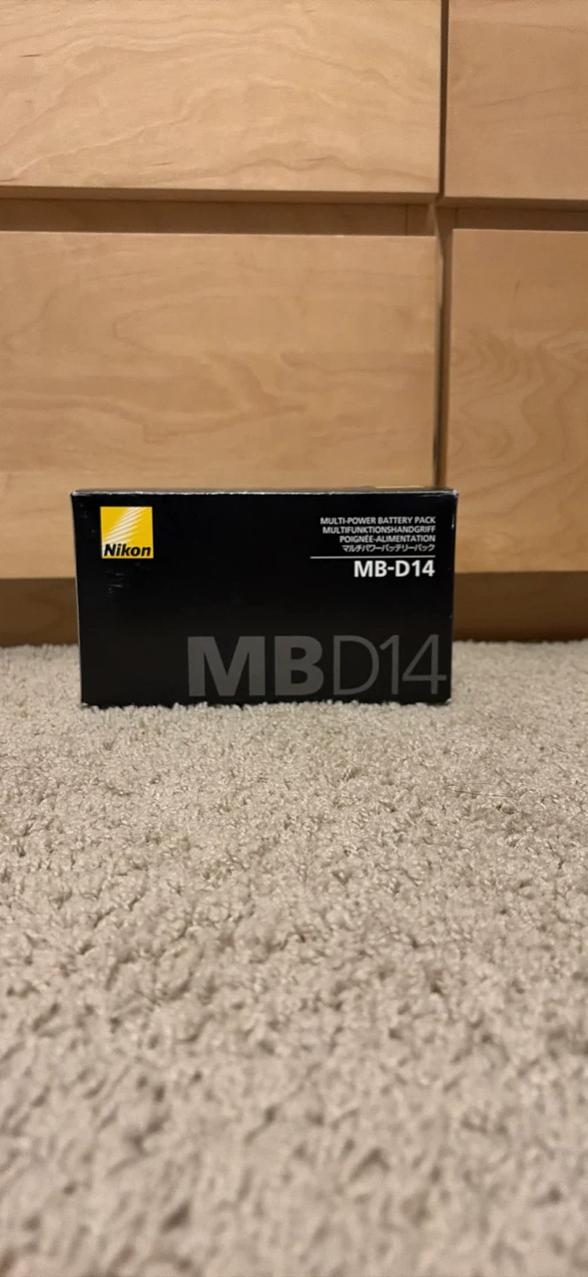 Nikon MB-D14 Multi-Power Battery Pack