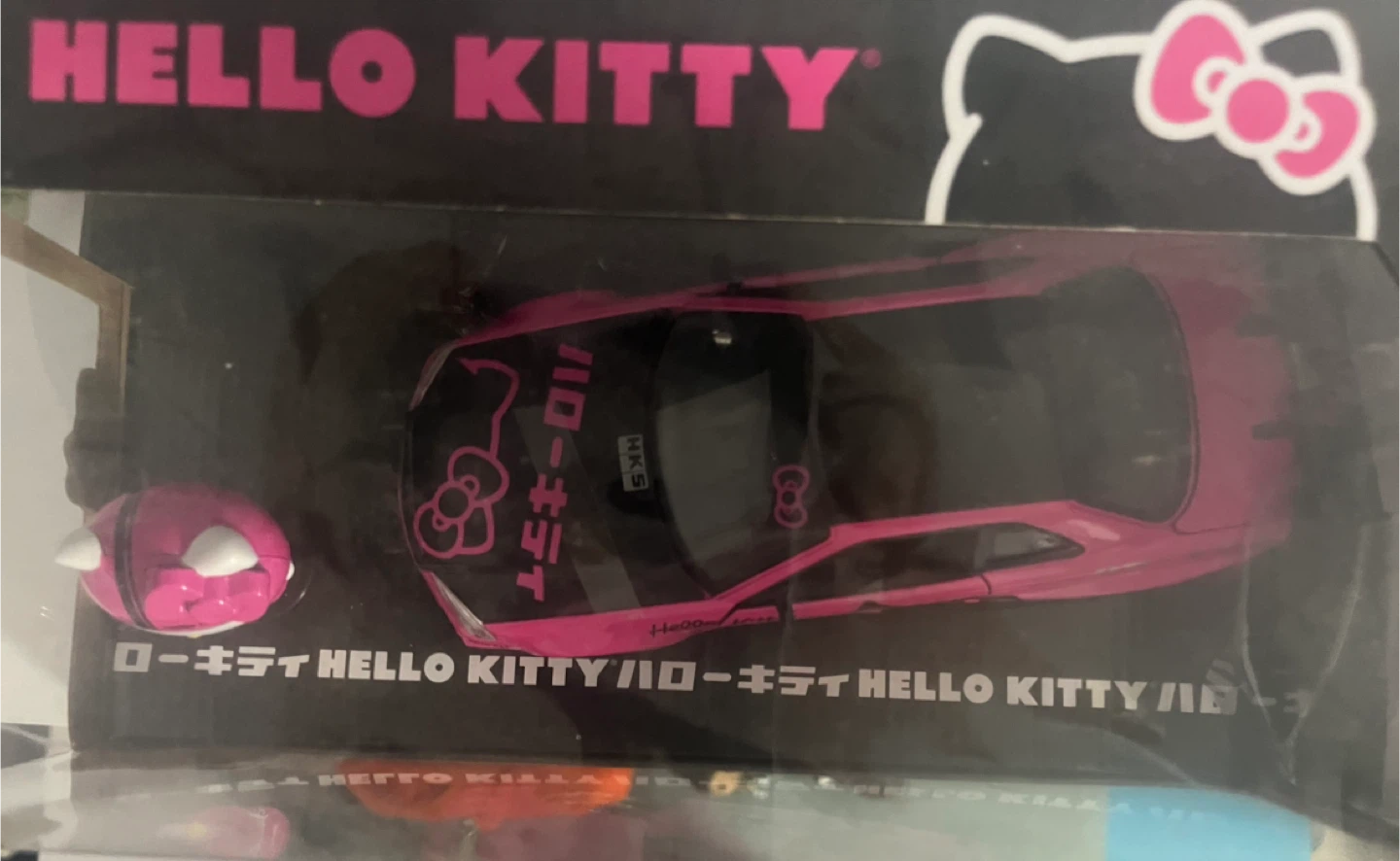 Hello Kitty & 2002 Nissan Skyline GT-R - photo 3