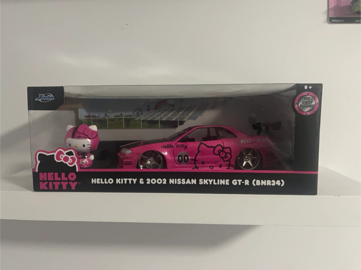 Hello Kitty & 2002 Nissan Skyline GT-R - photo 2