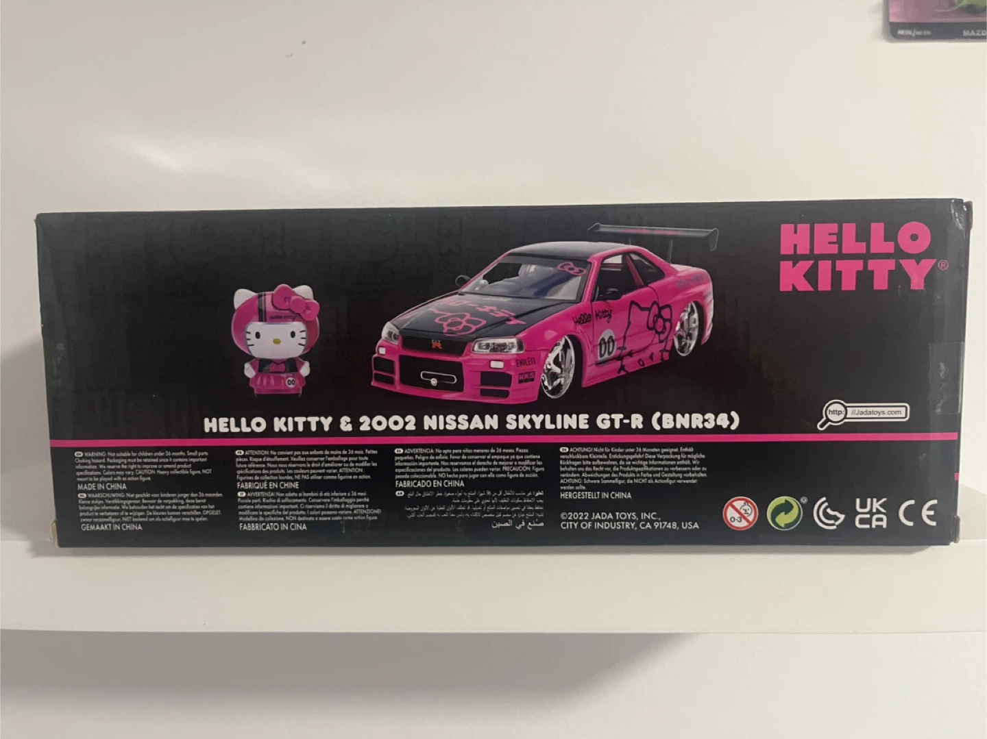 Hello Kitty & 2002 Nissan Skyline GT-R