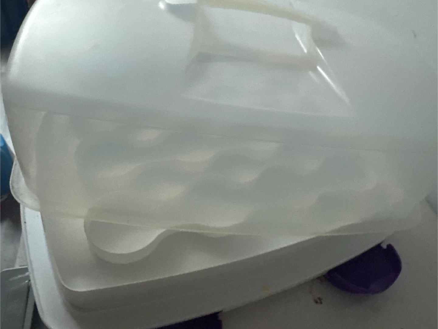 White strong Plastic cup cake Holder with Lid and lock - photo 3