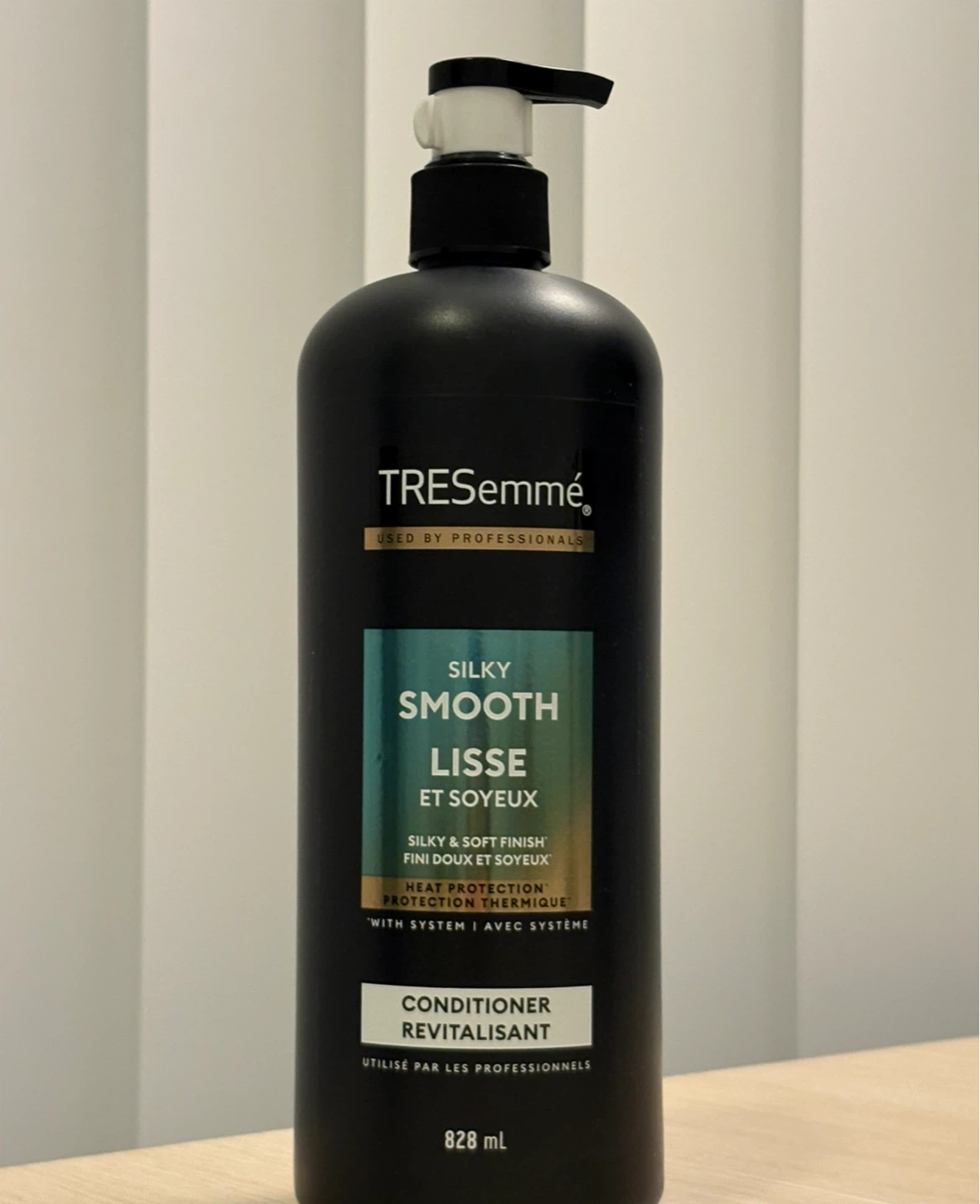 TRESemmé Silky Smooth Conditioner 828 mL - Brand New