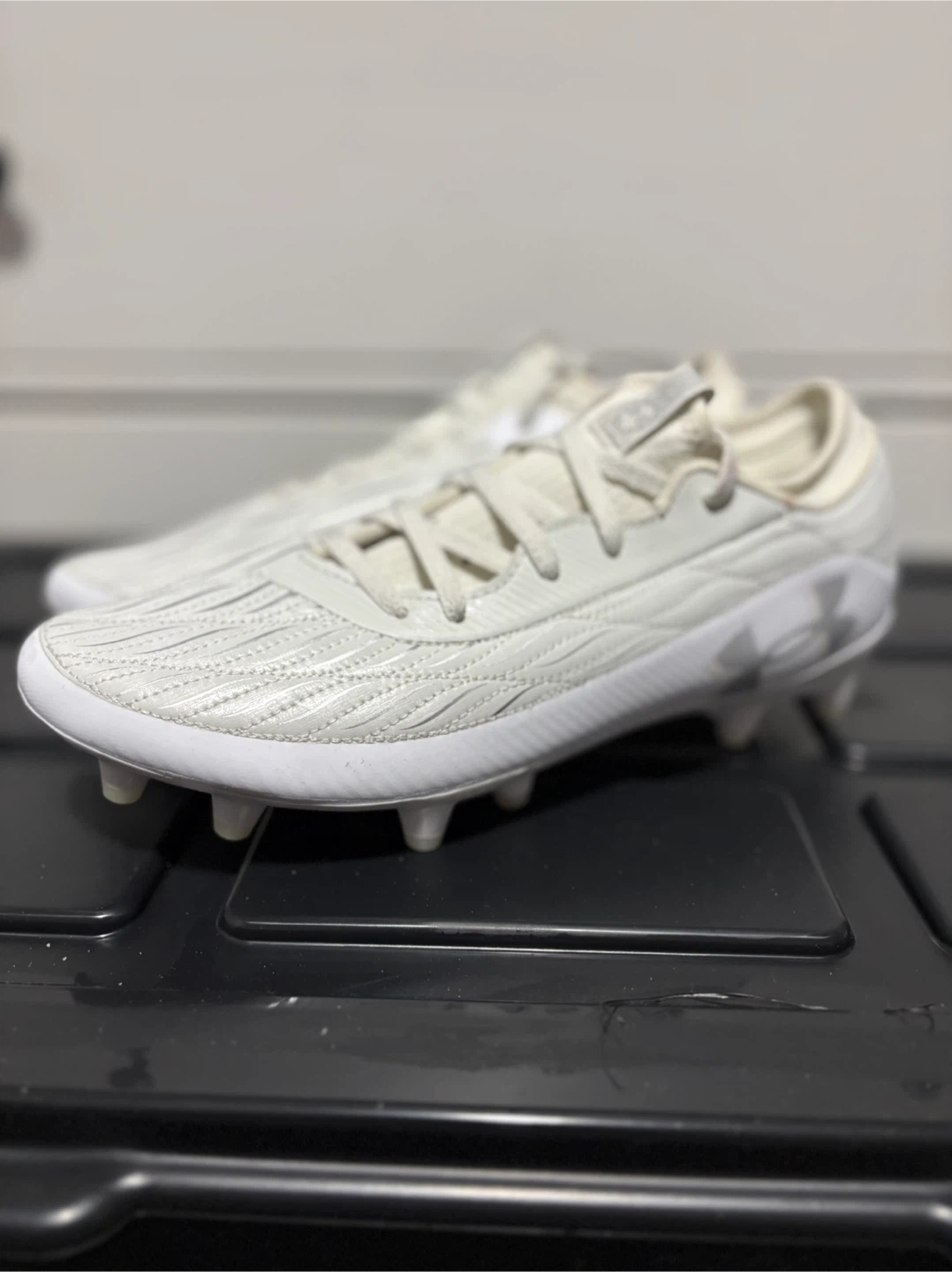Under Armour White Cleats unisex