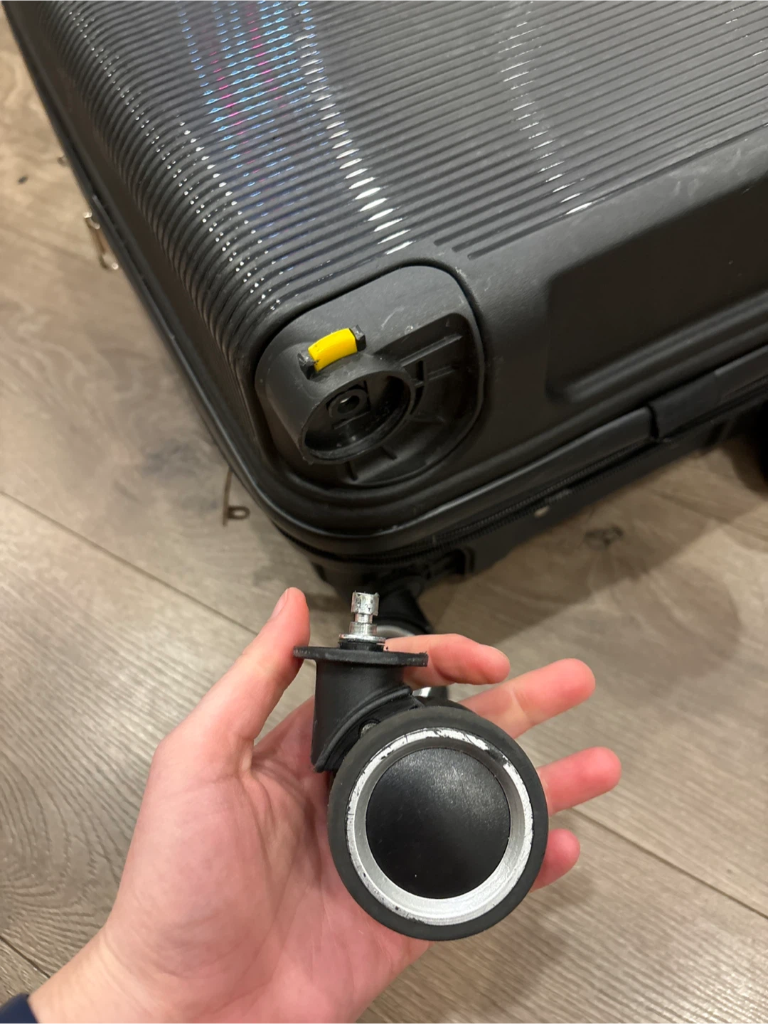 Black Carry-On Luggage 🧡 - photo 4