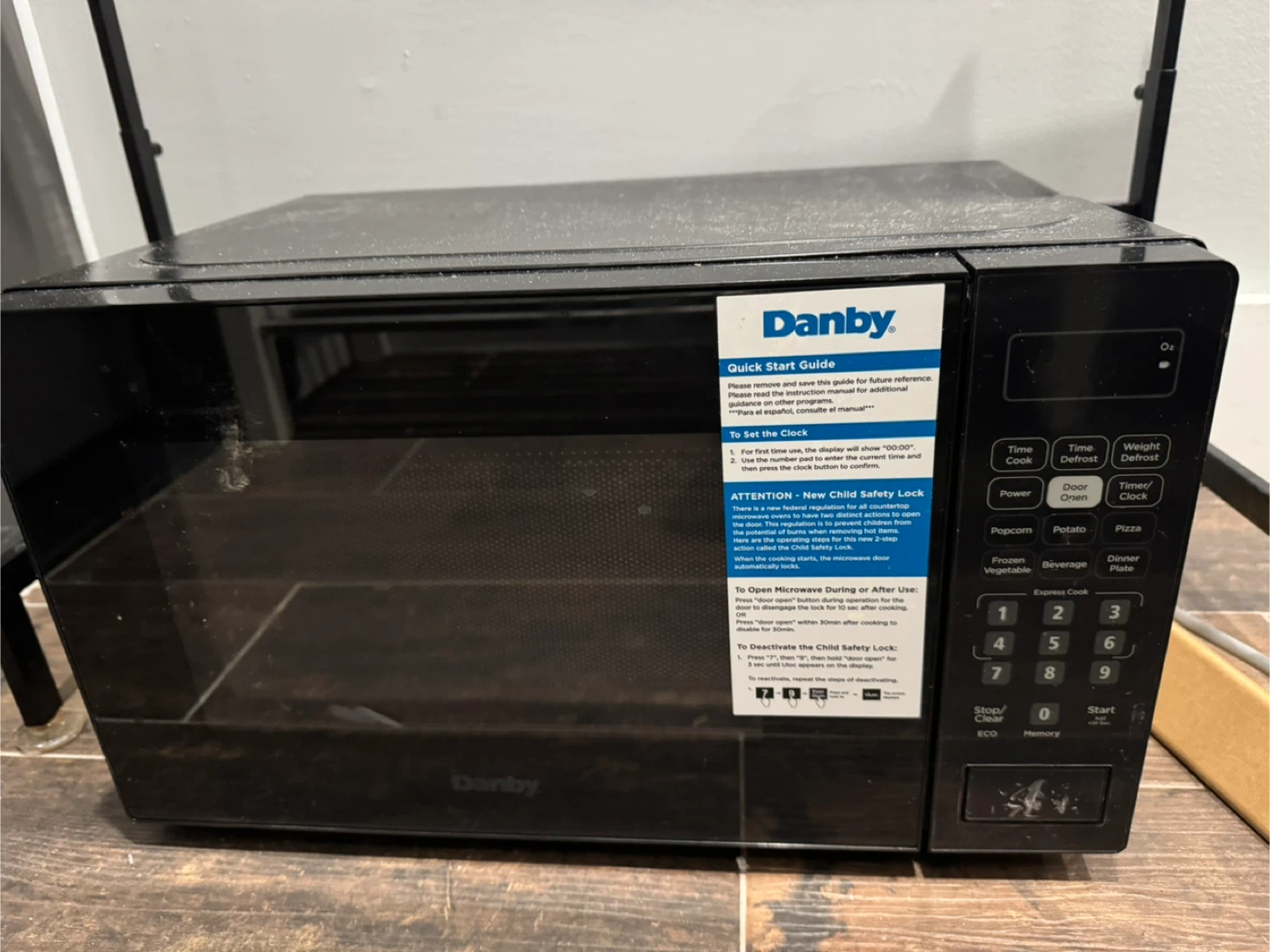 Danby 0.7 cu. ft. Countertop Microwave in Black - photo 5