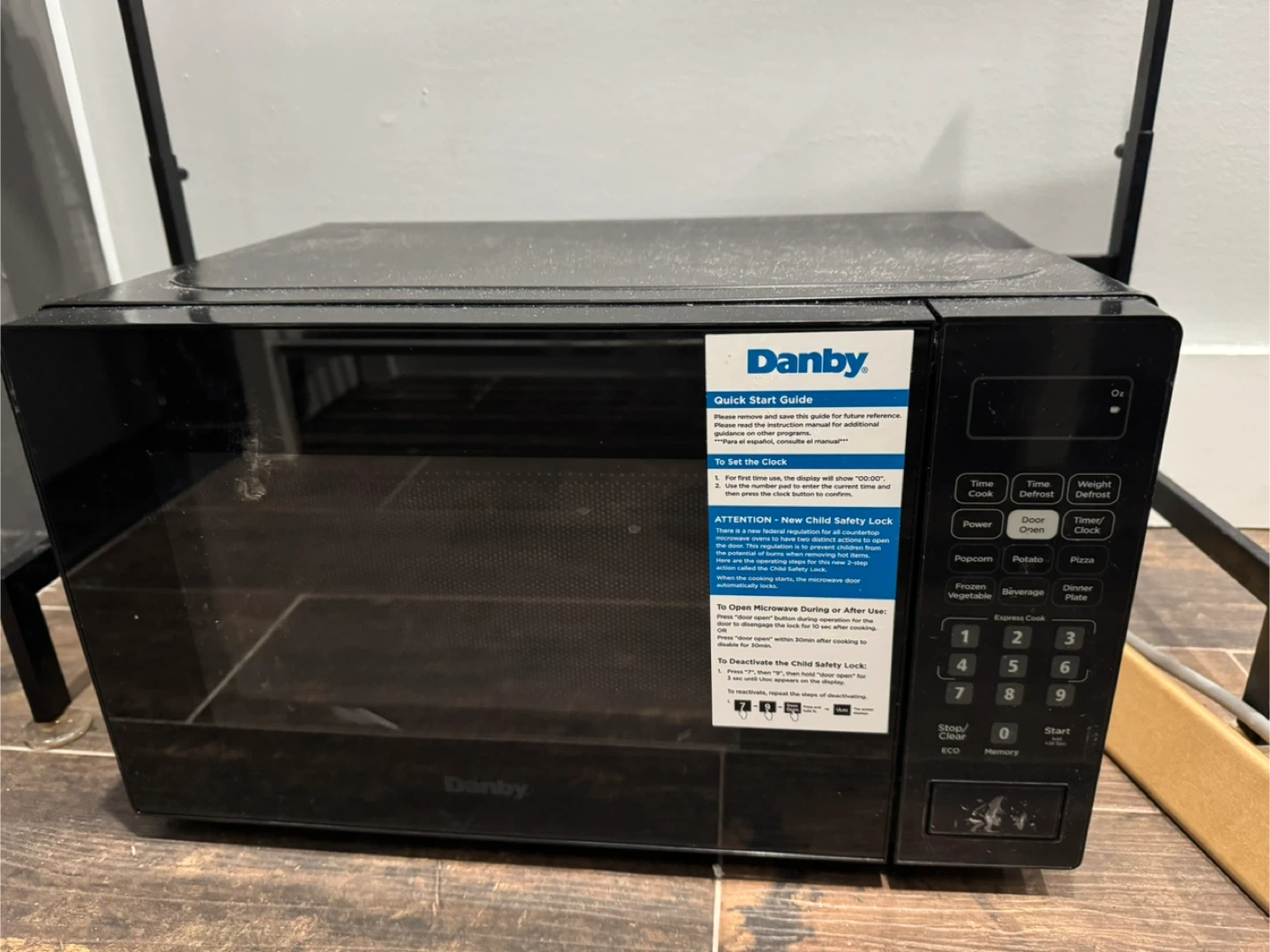 Danby 0.7 cu. ft. Countertop Microwave in Black - photo 4