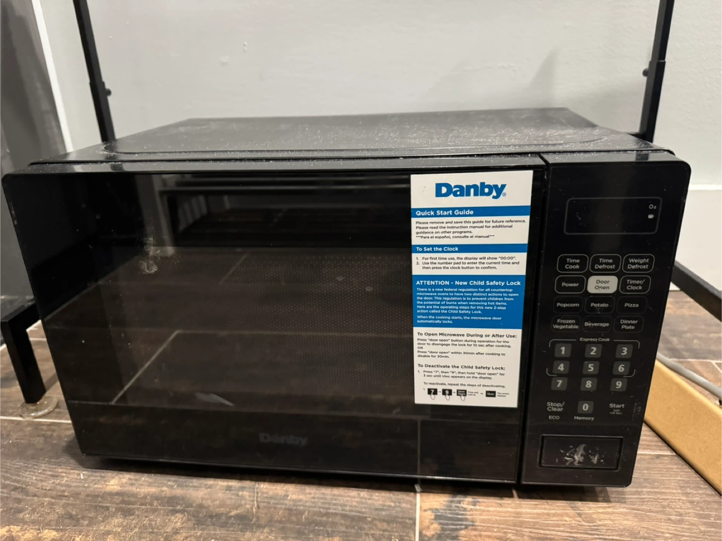 Danby 0.7 cu. ft. Countertop Microwave in Black - photo 3