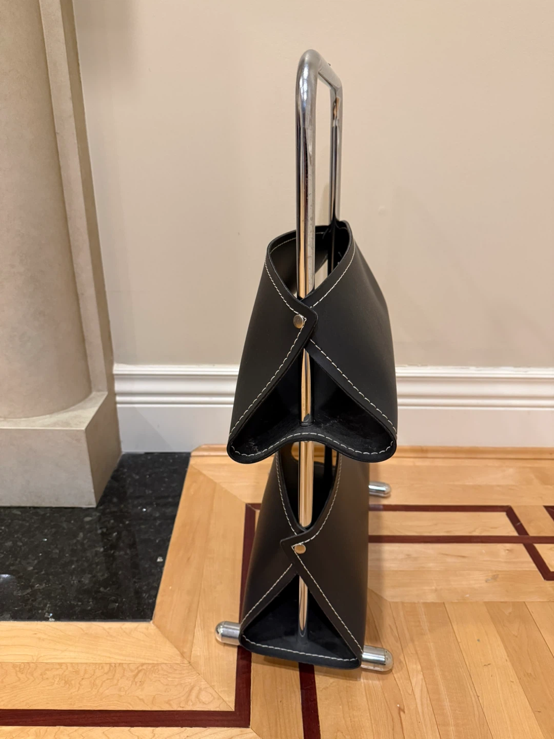 Black Magazine Rack with Chrome Frame ✨ - photo 2