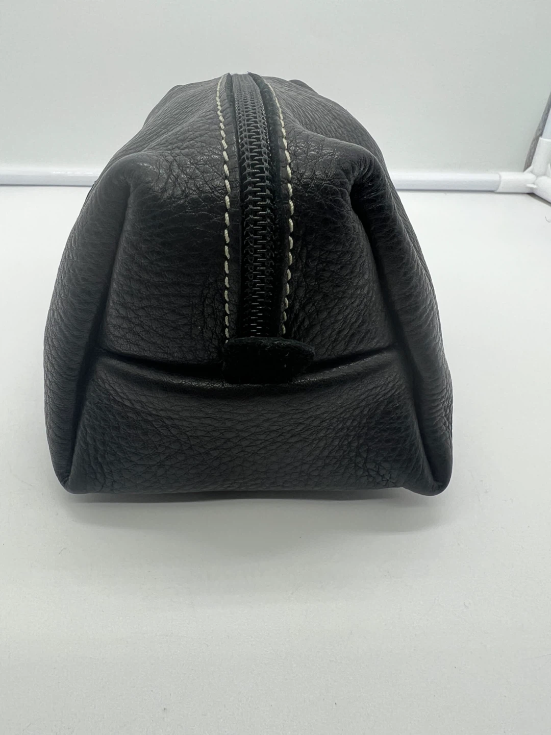 NEW ROOTS Black Grained Leather Small Cosmetic Bag Makeup Pouch - photo 3