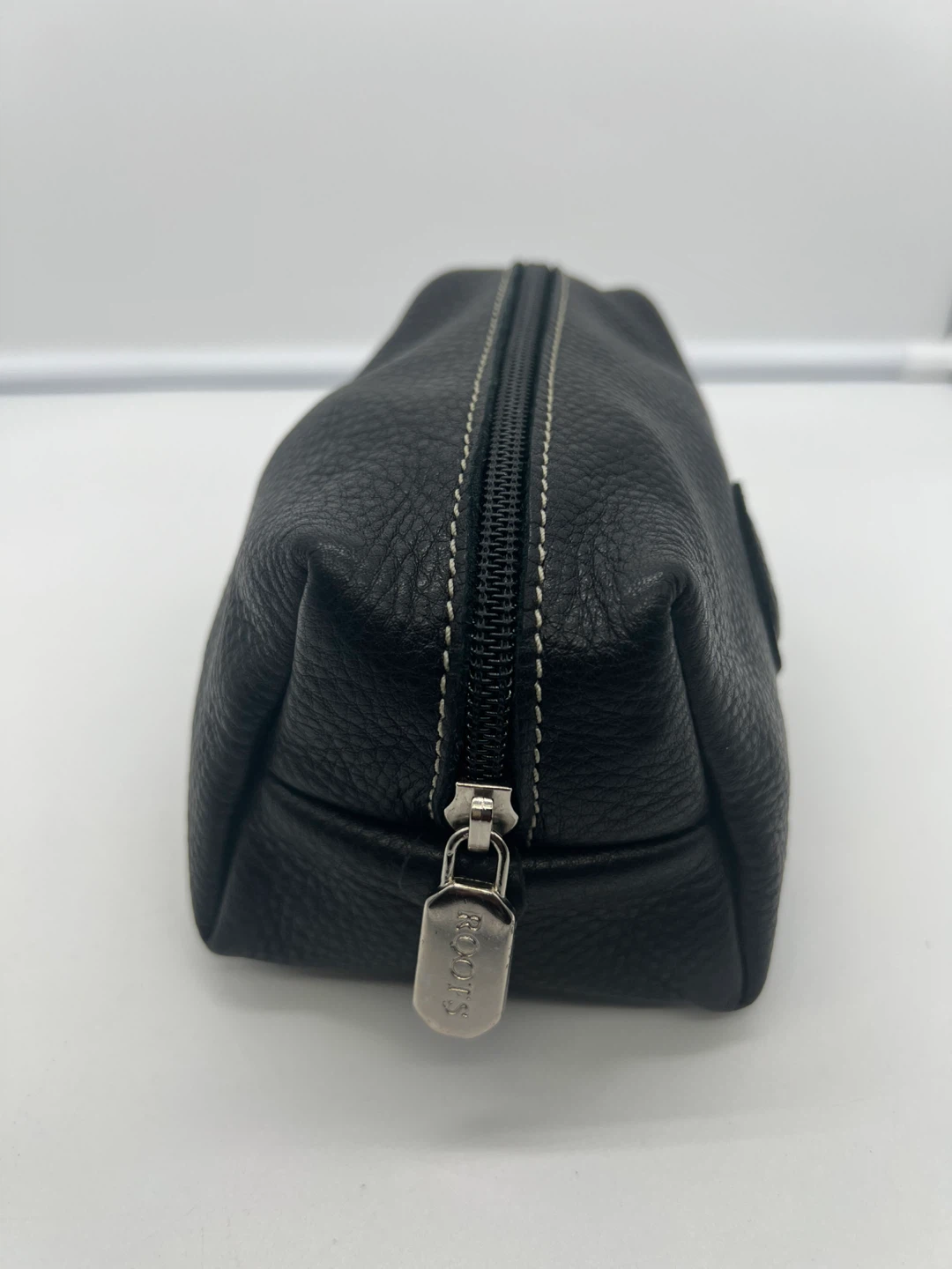 NEW ROOTS Black Grained Leather Small Cosmetic Bag Makeup Pouch - photo 5