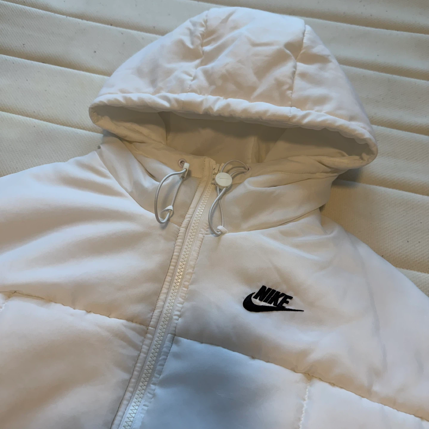 Nike White Puffer Jacket with Hood - photo 2
