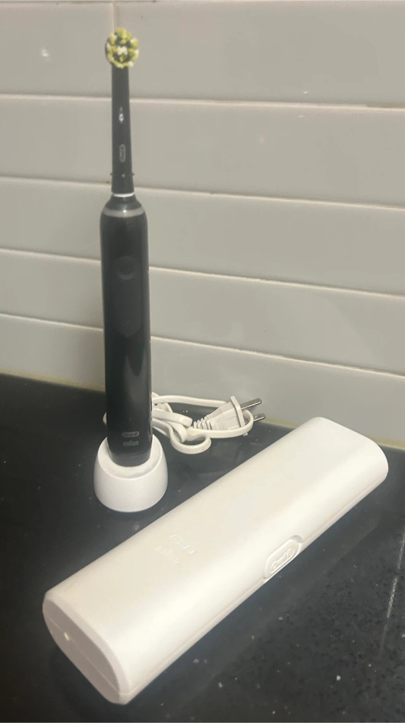 Oral-B Electric Toothbrush w/Travel Case (Brush Heads N/I)