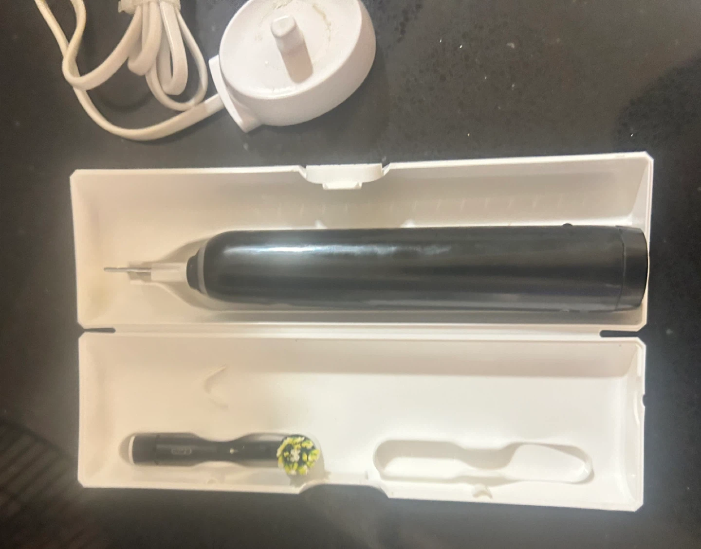 Oral-B Electric Toothbrush w/Travel Case (Brush Heads N/I) - photo 4