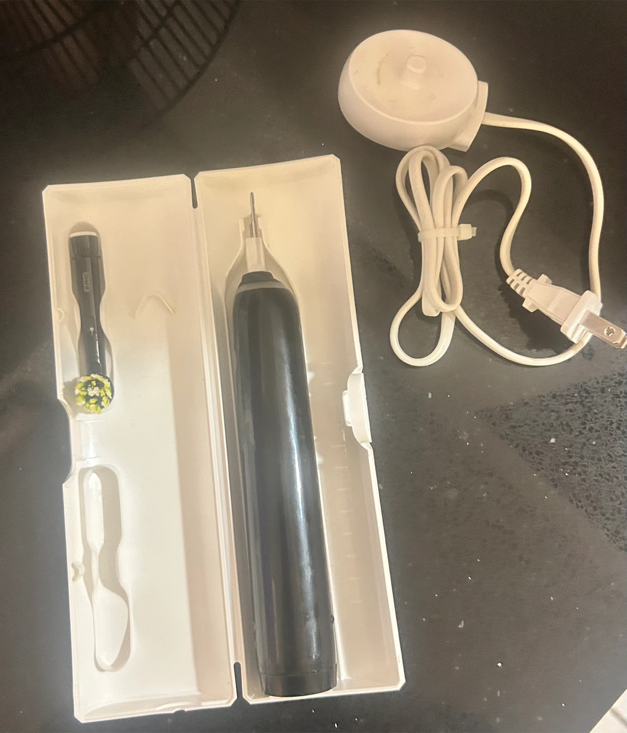Oral-B Electric Toothbrush w/Travel Case (Brush Heads N/I) - photo 5