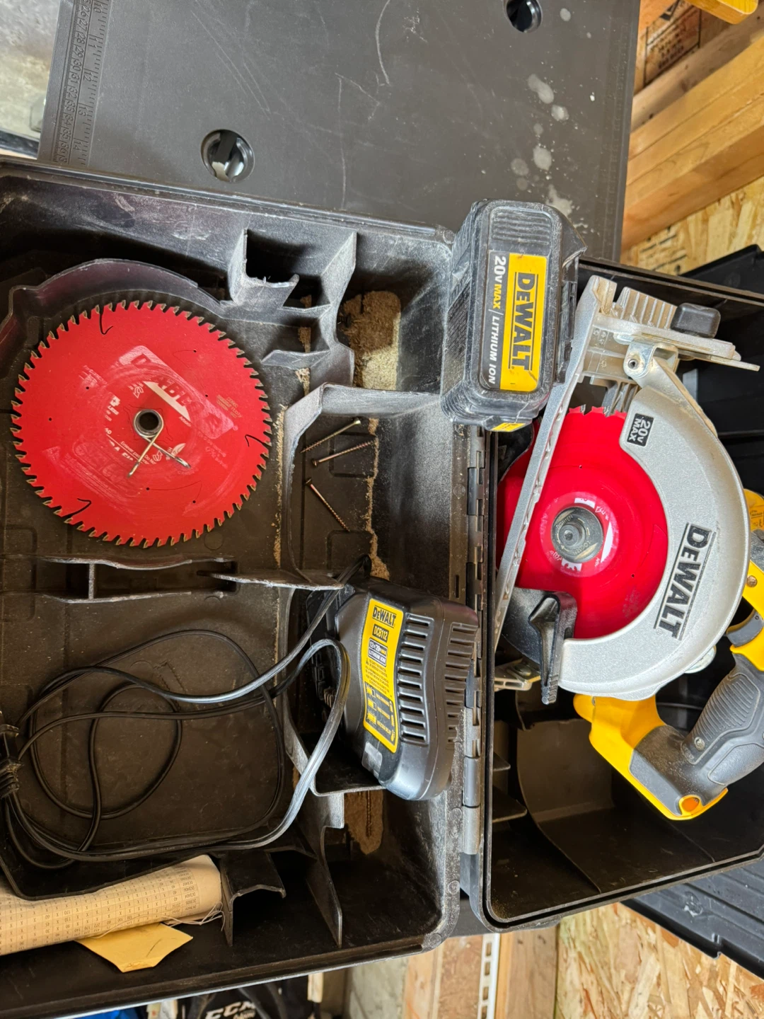 DeWalt 20V Cordless Circular Saw Kit with Case and Batteries - photo 3