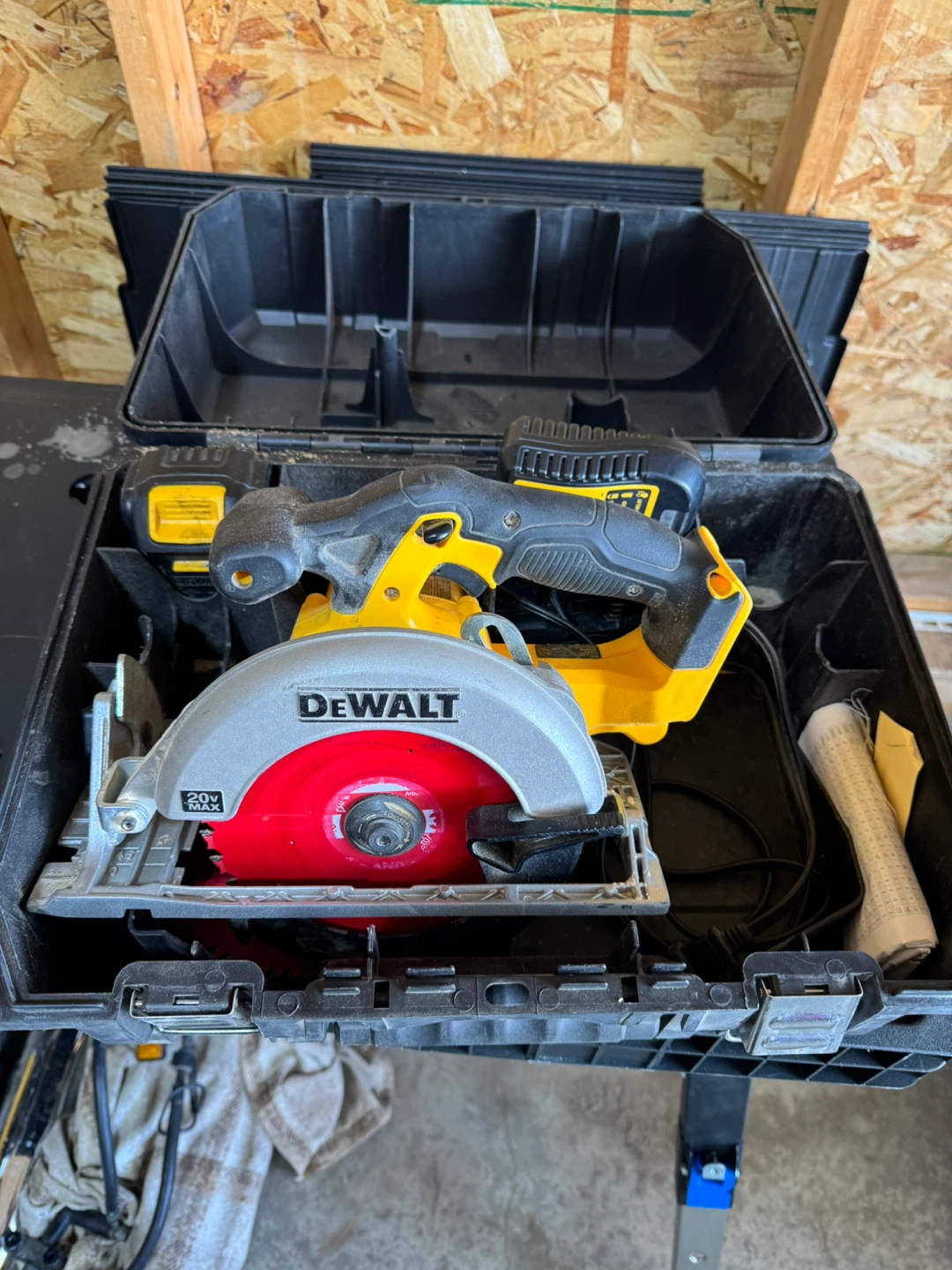 DeWalt 20V Cordless Circular Saw Kit with Case and Batteries