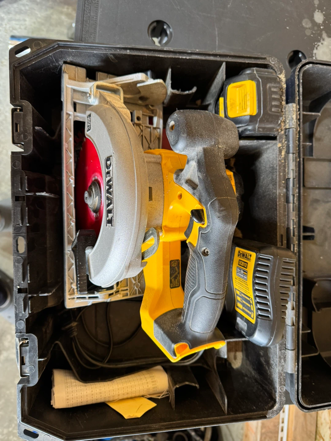 DeWalt 20V Cordless Circular Saw Kit with Case and Batteries - photo 2
