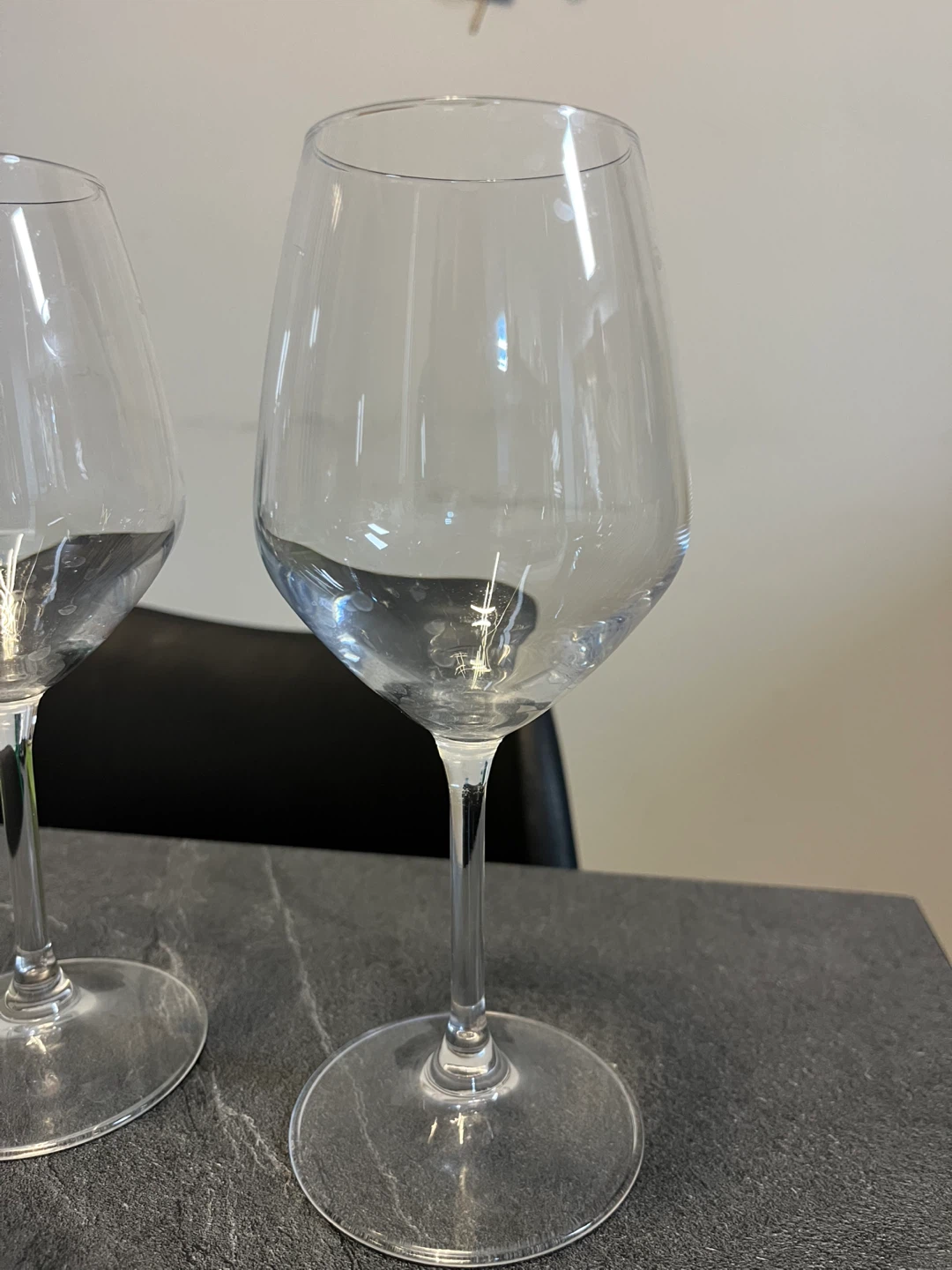 Set of 4 Clear Wine Glasses - photo 2