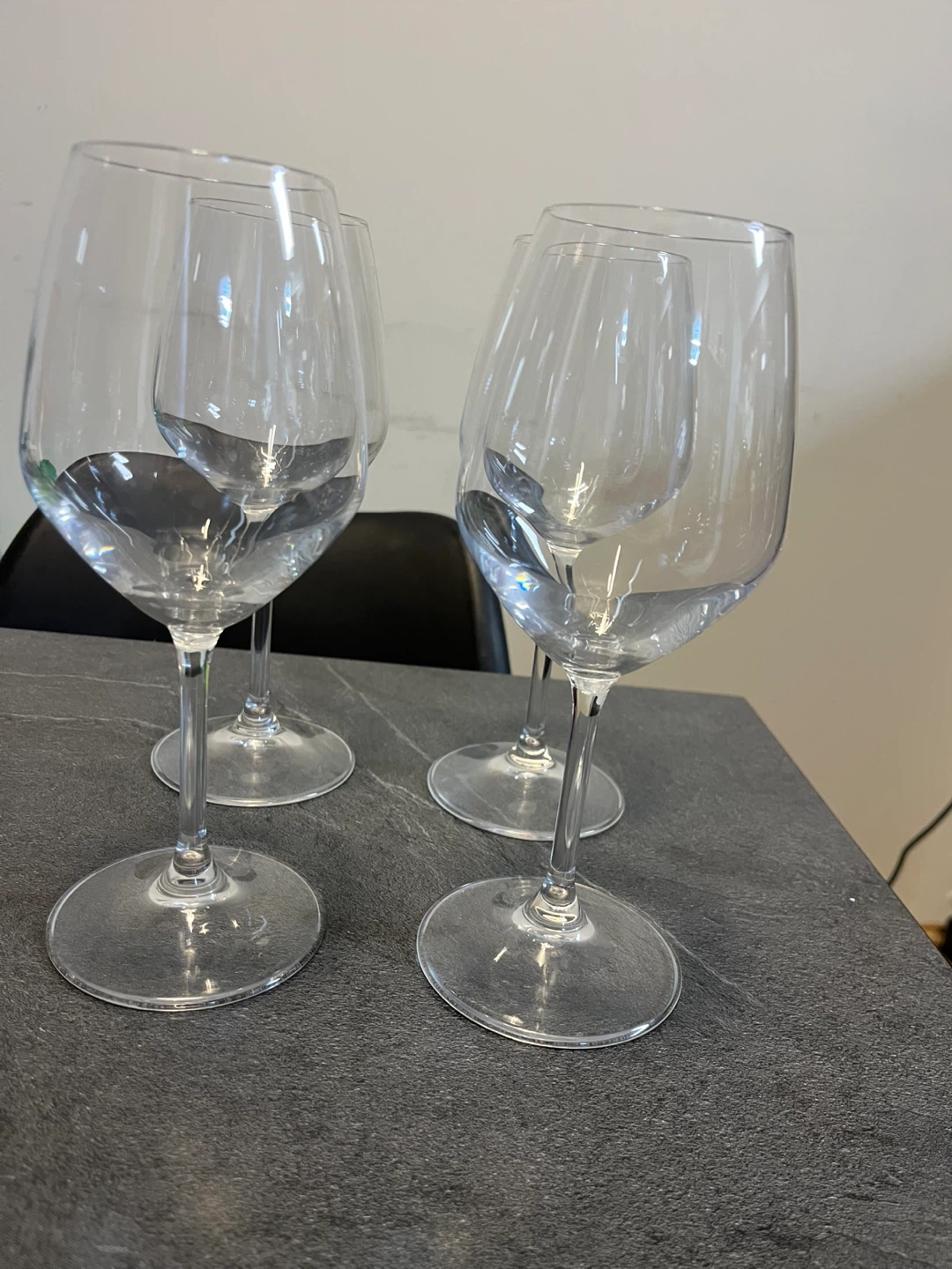 Set of 4 Clear Wine Glasses